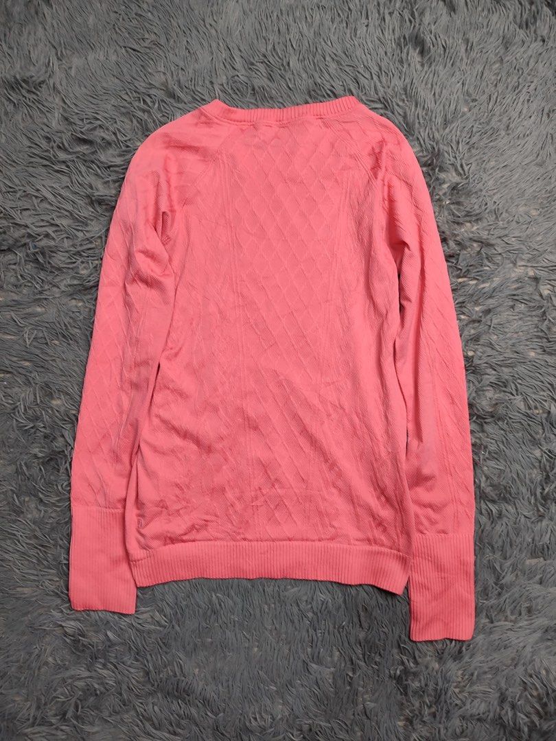 Lululemon Pink Diamond Pattern (Category: Activewear) located in Baguio. Submitted by barepicksph (Listing ID 1445896246, Image 2). Description: - Pink Lululemon sweater - Size 8 - Long sleeves with thumbholes - All-over diamond pattern - Ribbed cuffs and hem - Ideal for workouts or casual wear.