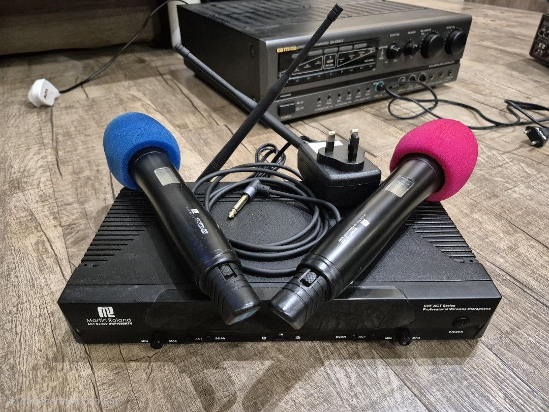 Martin Roland UHF Wireless Microphone System