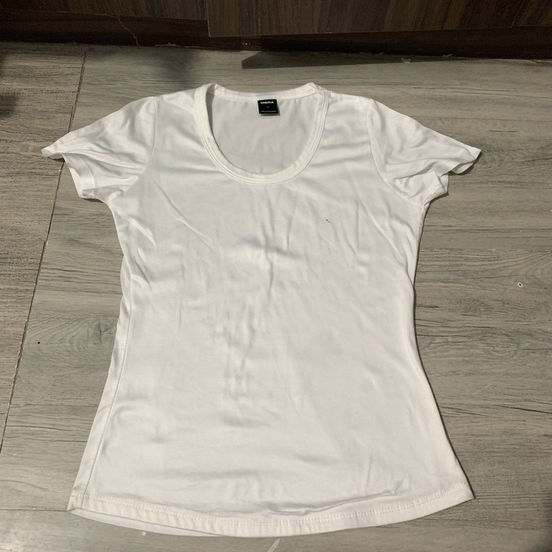 mera top in red & white (Category: Shirts) located in Manila. Submitted by hersheysdeclutterz (Listing ID 1445959789, Image 2). Description: ₱100 if take both 🌸.