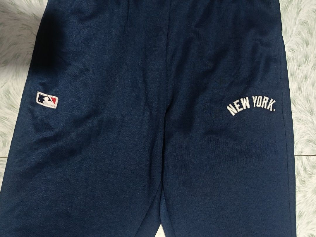 MLB New York Yankees sweatpants (Category: Joggers) located in Zaragoza. Submitted by kinghalili71957 (Listing ID 1445803937, Image 2). Description: .