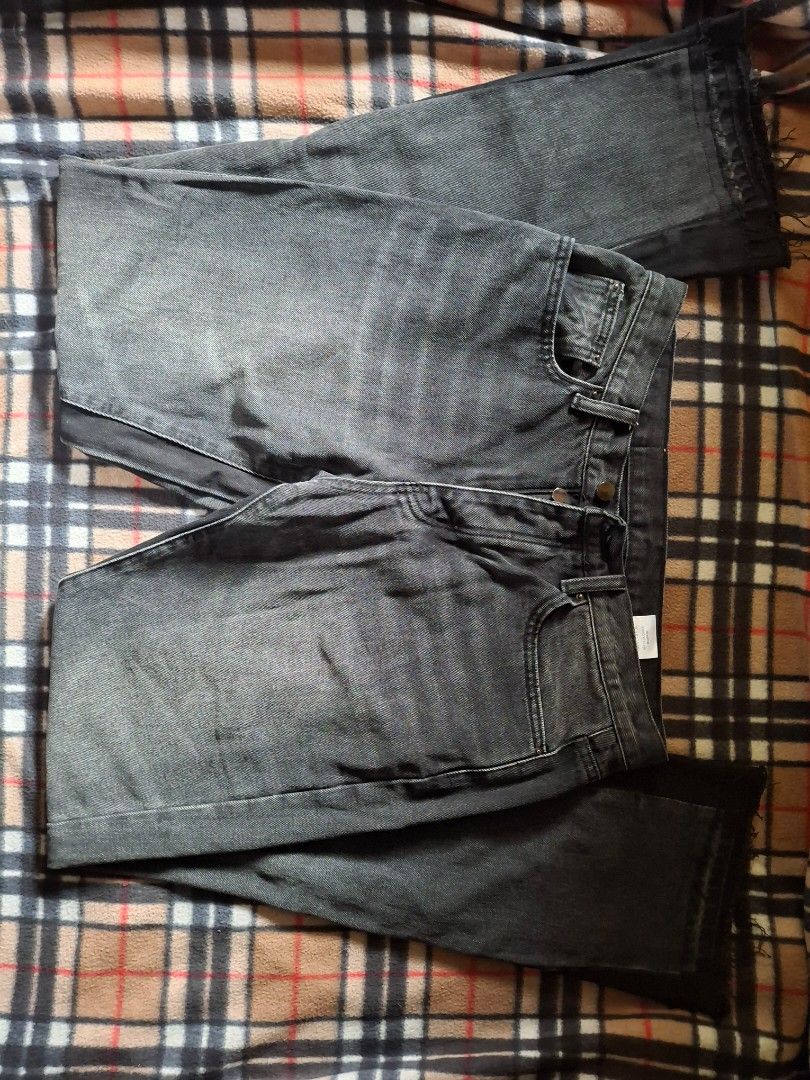 Mnml B119 flare denim (black) (Category: Jeans) located in Las Pinas. Submitted by nel.sells.mnl (Listing ID 1445825984, Image 1). Description: mnml original black denim flared jeans. Good as new, once lang ginamit. No any issues. ₱2,300 original price.