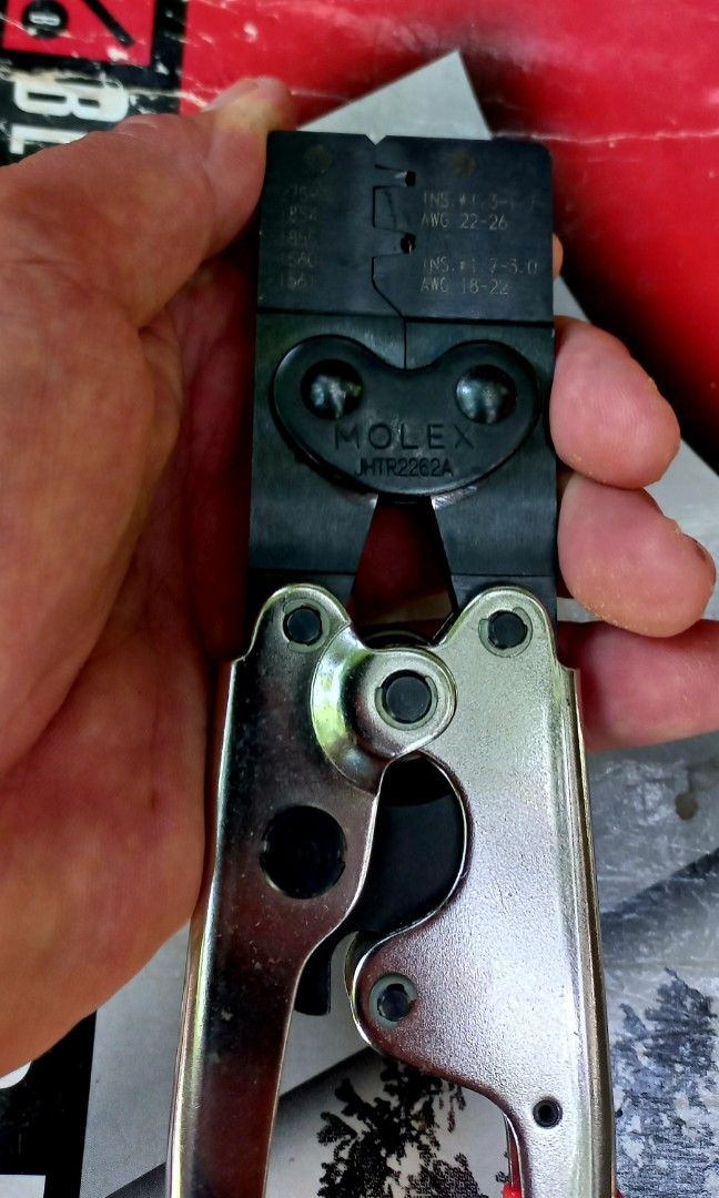 MOLEX Ratcheting Wire Crimping Tool (AWG 22–26 / 18–22) (Category: Construction Tools & Equipment) located in Santiago. Submitted by thankugeri87256 (Listing ID 1445853987, Image 3). Description: Specifications: ✔️Type: Ratcheting wire crimping pliers/surplus ✔️Function: Crimps electrical terminals/connectors Wire Size Range: ✔️AWG 22–26 ✔️AWG 18–22 ✔️Ratchet mechanism for consistent crimping pressure ✔️Steel construction with insulated handles ✔