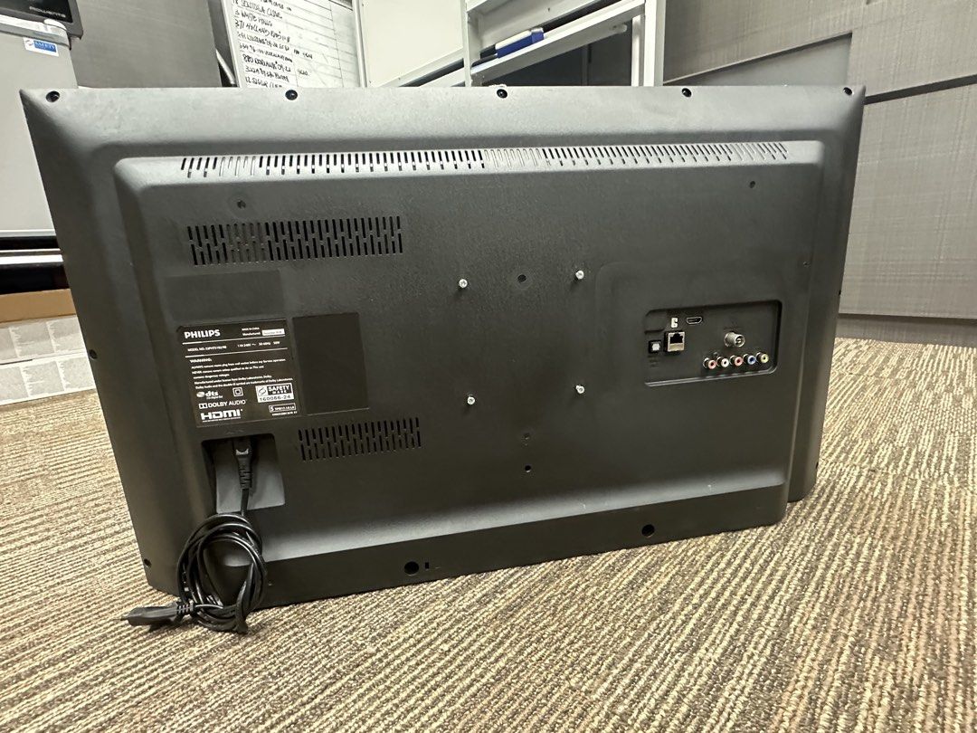 Monitor (Category: Monitor Screens) located in Singapore. Submitted by 10_04x (Listing ID 1445858742, Image 3). Description: - Multiple brands: ASUS, Phillips and more - Comes with cables.