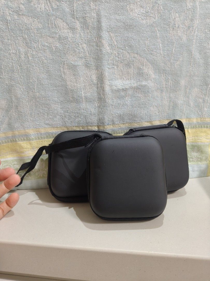 Multi function hardcover case (Category: Cases & Sleeves) located in Singapore. Submitted by angelaolk (Listing ID 1445860783, Image 3). Description: 9cm x 9cm x 2.5cm.