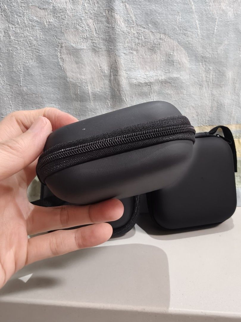 Multi function hardcover case (Category: Cases & Sleeves) located in Singapore. Submitted by angelaolk (Listing ID 1445860783, Image 2). Description: 9cm x 9cm x 2.5cm.