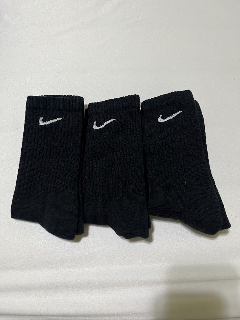 Nike Everyday Cushioned Training Crew Socks (3 Pairs) (Category: Socks) located in Las Pinas. Submitted by beandor (Listing ID 1445950077, Image 1). Description: 500 shipped size L (W 10-13 / M 8-12) brand new no tags rfs: decluttering.