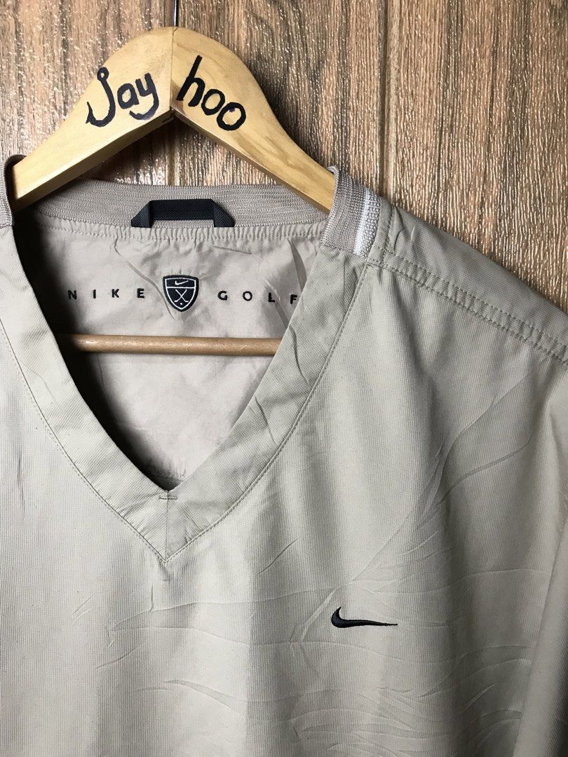 Nike Golf Short Sleeve V-Neck Pullover Top (Category: Golf) located in Aloguinsan. Submitted by jayhooukay (Listing ID 1445828418, Image 2). Description: - Lightweight Nike Golf pullover - Short sleeves with V-neck design - Nike Golf logo on chest - Elasticated hem for a comfortable fit - Ideal for layering on the golf course or casual outings - Easy to pack and wear.