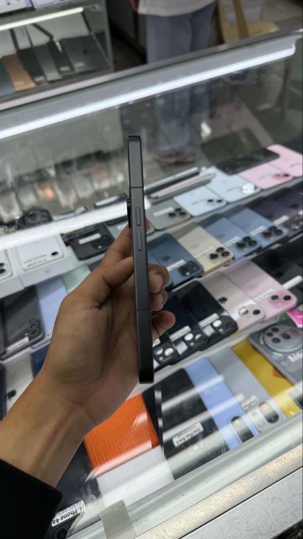 Nothing Phone 3 512gb FU No issue Complete (Category: Android Others) located in San Juan City. Submitted by javedsgadgetshop (Listing ID 1445810649, Image 3). Description: INSTALLMENT OPTIONS : SPAY LATER / GGIVES / CREDIT CARD / SKYRO / HOMECREDIT (BRANDNEW) QUICK INFO! ✖️ ➡️ Nothing Phone 3 ➡️ 512gb ➡️ Black Color ➡️ NTC Variant ➡️ 99% Makinis & Good BH ➡️ Factory Unlock ➡️ WITH FREE CASE AND CHARGER & Box 🤝 We accept swap | Trade - In 💳 We 