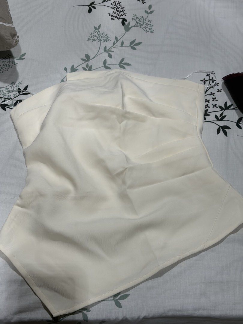 Palene Cream Tube Top L (Category: Sleeveless) located in Batangas. Submitted by fmndz (Listing ID 1445922960, Image 2). Description: - with unique asymmetrical hemline - lined - set but keeping the pants, the tube top is too big Bust 36 Waist 30.