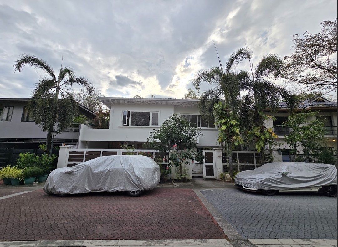 PASEO DE MAGALLANES VILLAGE (Category: House & Lot) located in Taguig. Submitted by monique.theleadrealty (Listing ID 1445919754, Image 2). Description: Property Code: 2376-SHL-PMGV Total Price: ₱170,000,000 Property name: Paseo de Magallanes Village Makati Floor Area: 450 sq.m. Lot Area: 310 sq.m. 2 Storey No. of Bedroom: 5 No. of T&B: 6 No. of Parking: 3 Semi Furnished Renovated” https://drive.google.com/drive/folders/1rj0FY5YuvQW4dOKR4WfLgW4XM