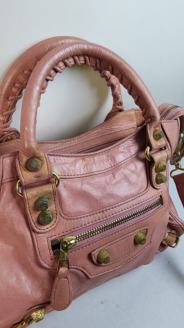Pink Leather Handbag with Gold Hardware (Category: Luxury Bags & Wallets) located in Baguio. Submitted by chiechie1234 (Listing ID 1445834676, Image 3). Description: - Stylish pink leather handbag - Features a comfortable top handle - Includes a detachable shoulder strap for versatility - Elegant gold hardware accents - Zippers are in good working condition - Shows some signs of wear on leather and hardware, adding character - Ideal for everyday 