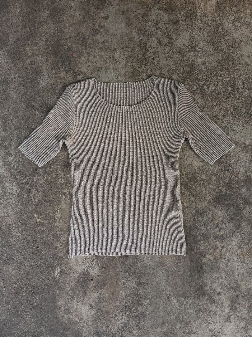 Pleats please alt. Spechio pleats shirt (Category: Blouses) located in Davao. Submitted by hisdef (Listing ID 1445921871, Image 1). Description: pleats please alt. spechio pleats shirt Condition- like new issue-none Dimensions in inches width-15 length-20 20.