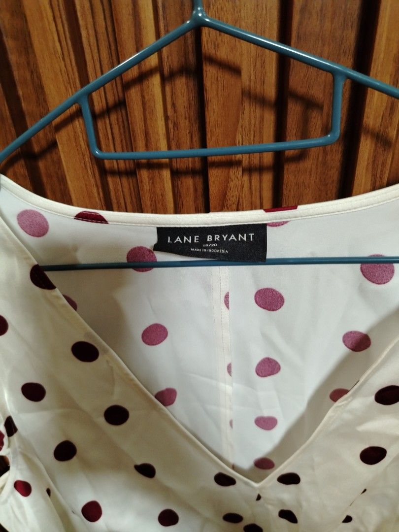 Plus size flutter-sleeve satin (Category: Blouses) located in Cavite. Submitted by oncetop_declutter (Listing ID 1445917825, Image 3). Description: never used wringkled no hangtag SF c/O buyer.