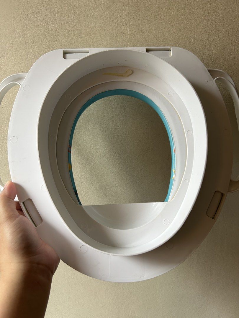 Potty Train Seat (Category: Toilet Training) located in Manila. Submitted by annstuffs (Listing ID 1445889598, Image 3). Description: Used once lang potty train seat for Toddler. MOP: Maribank/Maya or Metrobank 📍Golden Land Taguig.