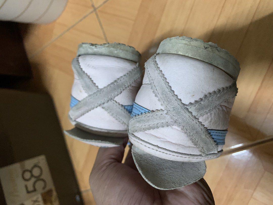 Pre Loved Onitsuka (Category: Sneakers) located in Las Pinas. Submitted by erd17declutters (Listing ID 1445889792, Image 2). Description: Kindly checks pictures attached for the issue. *No box Mop: Union Digital Bank Loc: Las Pinas Ship: Lalamove or JnT.