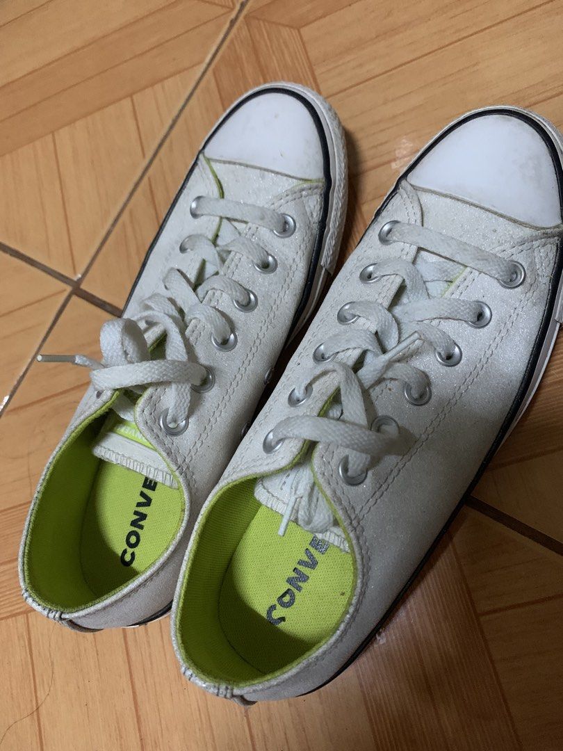 Pre Loved White Glitter Converse 9 (Category: Sneakers) located in Las Pinas. Submitted by erd17declutters (Listing ID 1445891838, Image 3). Description: Needed Cleaning. No issue. Mop: Union Digital Bank Loc: Las Pinas Ship: Lalamove or JnT.