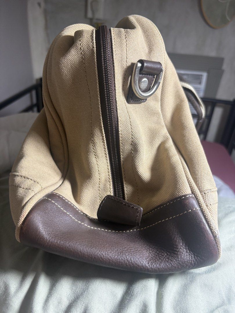 Preloved Vintage Coach Duffle bag (Category: Luxury Bags & Wallets) located in Tacloban City. Submitted by re_store23 (Listing ID 1445926703, Image 2). Description: *What you see is what you get *No sling pd sya masuot as tote bag *Kasya paddle ng pickleball if ever you want to use it as sports bag. *May signs of usage such as Rubs on corner, May dumi on canvass, Oxidation on leather part but this one is vintage and nice pa po. 📍Tacloban City.