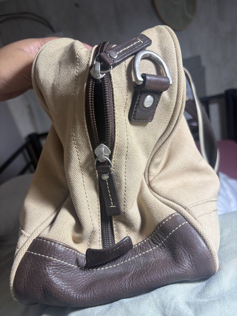 Preloved Vintage Coach Duffle bag (Category: Luxury Bags & Wallets) located in Tacloban City. Submitted by re_store23 (Listing ID 1445926703, Image 3). Description: *What you see is what you get *No sling pd sya masuot as tote bag *Kasya paddle ng pickleball if ever you want to use it as sports bag. *May signs of usage such as Rubs on corner, May dumi on canvass, Oxidation on leather part but this one is vintage and nice pa po. 📍Tacloban City.