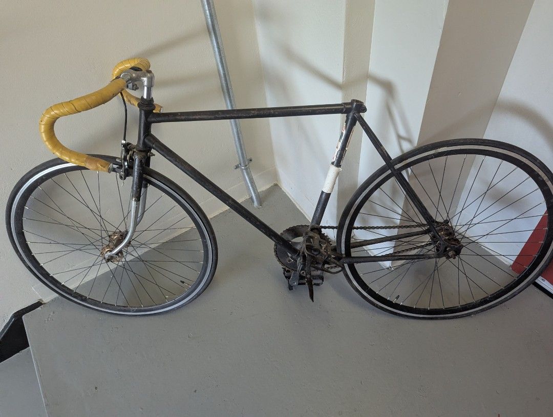 Project fixie bike for sale vintage (Category: Bicycles) located in Toronto. Submitted by mitch_07 (Listing ID 1445915868, Image 1). Description: Not a lot of work required but once the work is done it's a solid frame and a decent ride message if interested.