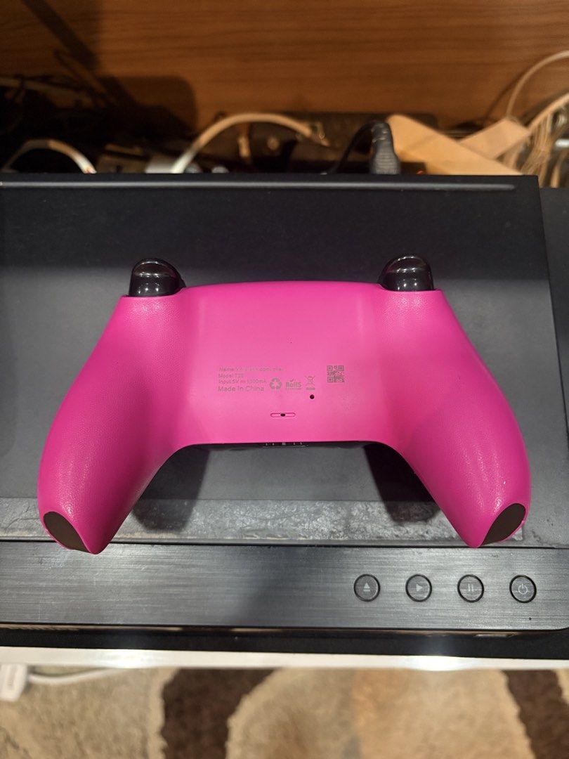 Ps4 / PC Controller (Category: Controllers) located in Kuala Lumpur. Submitted by thewristcode (Listing ID 1445904132, Image 2). Description: - Excellent working condition - No known issues .