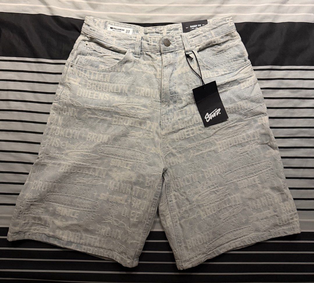 PULL AND BEAR BAGGY DENIM JORTS (Category: Shorts) located in Manila. Submitted by uziski (Listing ID 1445961737, Image 1). Description: RFS DECLUTTERING Di pa nagagamit, nasa closet lang Bought at ₱2595 selling for 2k nalang .