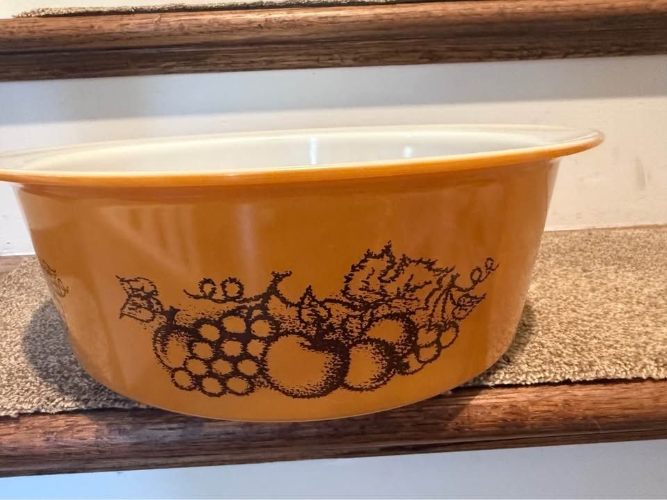 Pyrex Big Bertha 664 Old Orchard No Lid (Category: Dinnerware & Cutlery) located in Manila. Submitted by kobharmatsusaki (Listing ID 1445804150, Image 1). Description: NOTE: EVERYTHING IS ORIGINAL (and bought in 2019) - all products are bought from the US - so NO MORE ORIGINAL BOXES - ONLY SELLING AS A SET - SET ETA: July 28, 2026 - Accepting reservations with downpayments - warehouse location: Ortigas Avenue Service Road, Greenhills, 2nd Distric
