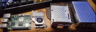 Raspberry Pi 5 4GB with Heatsink Case504233193217740800