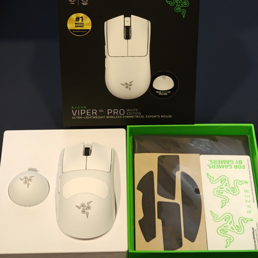 Razer Viper V4 Pro White Ultra-Lightweight Wireless Esports Gaming Mouse