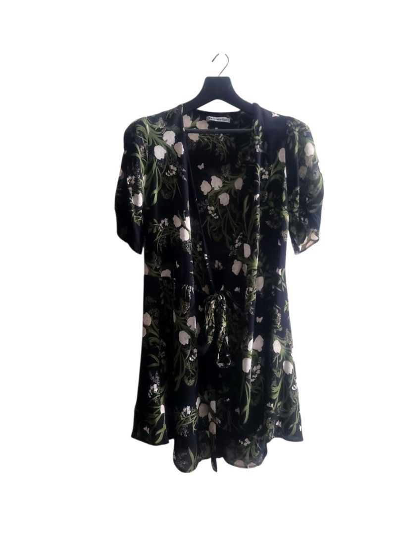 Reformation USA Dressy Cover (Category: Dresses) located in Los Banos. Submitted by lopecruz (Listing ID 1445710306, Image 1). Description: Dressy Top 19"armpit laid flat 33"length runs small to medium like new no flaws.