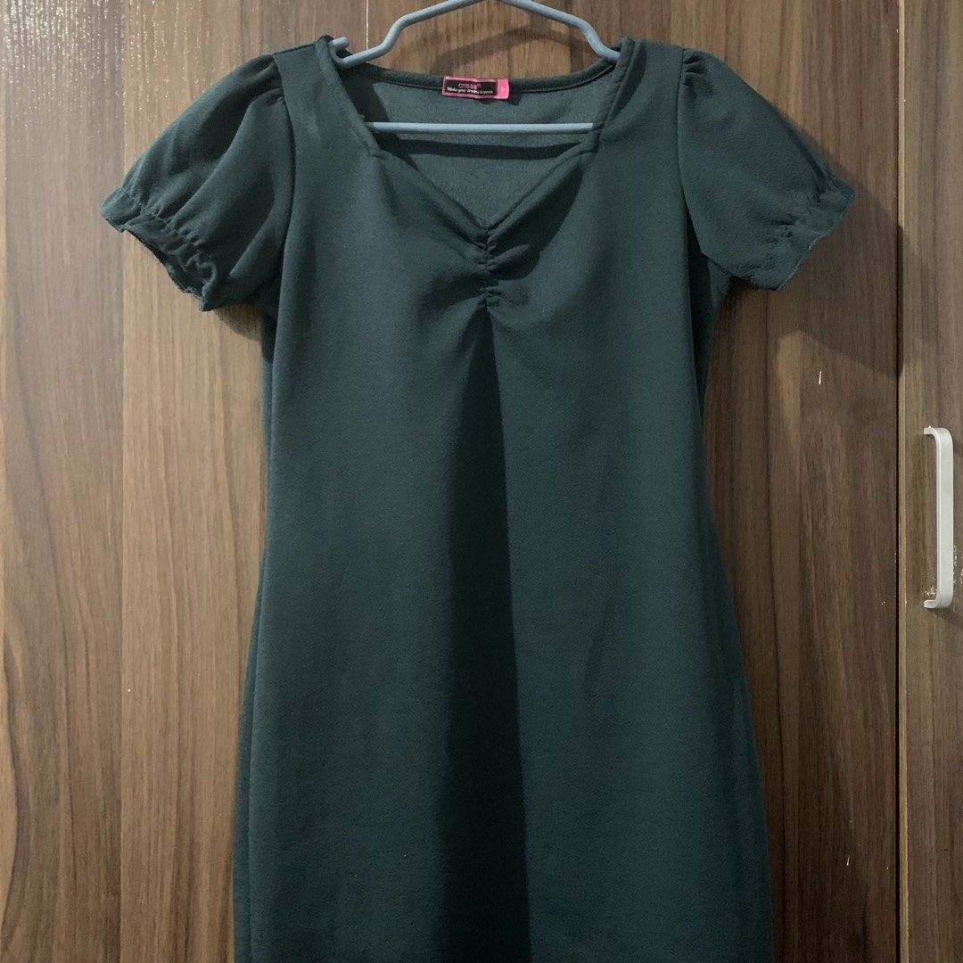 ruched fitted mini dress emerald green (Category: Dresses) located in Manila. Submitted by hersheysdeclutterz (Listing ID 1445960246, Image 1). Description: waistline: 24-27.