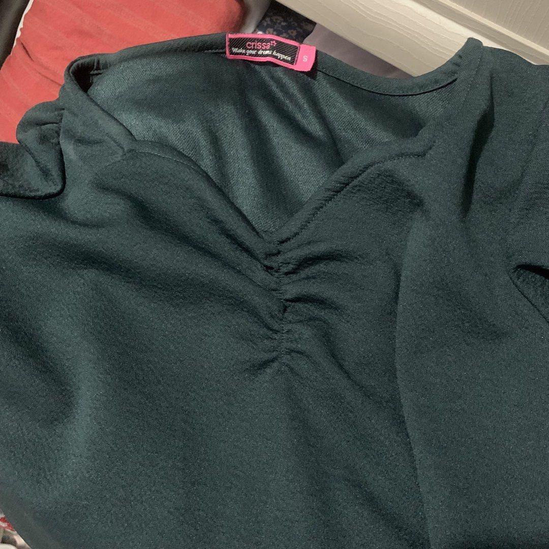 ruched fitted mini dress emerald green (Category: Dresses) located in Manila. Submitted by hersheysdeclutterz (Listing ID 1445960246, Image 3). Description: waistline: 24-27.