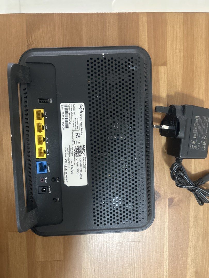 Singtel WiFi Router with Power Adapter491869475502172161
