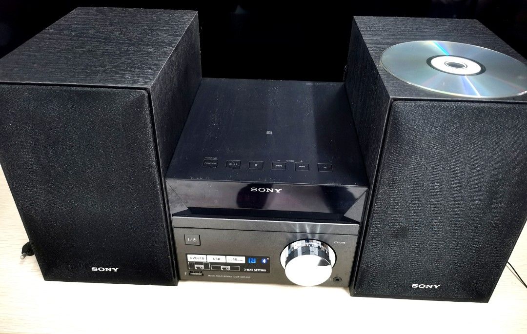 98% NEW Sony CMT-SBT40D Micro Hi-Fi System featuring a 3-box design with detachable speakers.