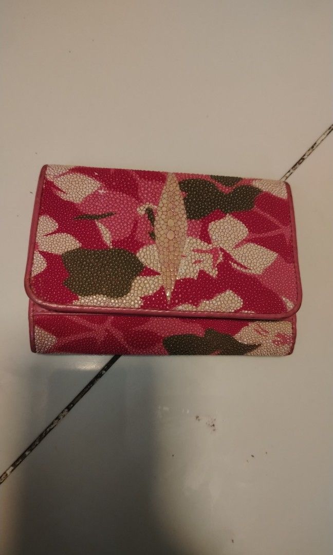 stingray wallet (Category: Luxury Bags & Wallets) located in Dasmarinas. Submitted by sherylrep18568 (Listing ID 1445839687, Image 1). Description: excellent condition no flaws and issues.