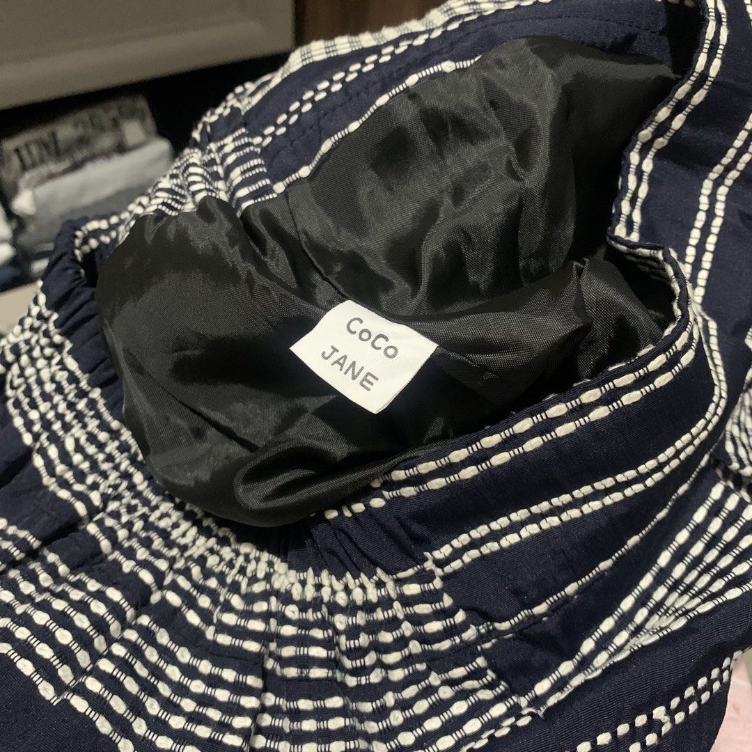 striped navy blue skirt (Category: Skirts) located in Manila. Submitted by hersheysdeclutterz (Listing ID 1445960054, Image 2). Description: size: 24-27 .
