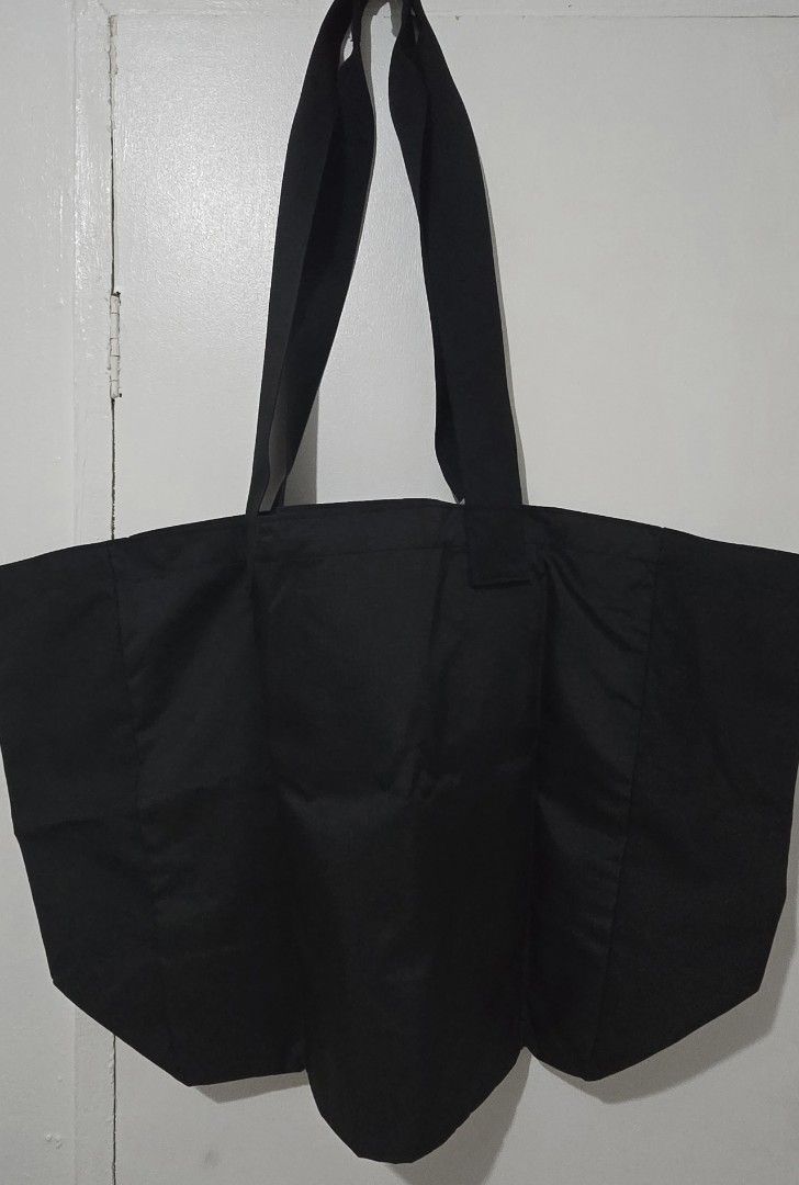 The North Face EWC Tote Bag L (Category: Tote Bags) located in Quezon City. Submitted by smallblackant (Listing ID 1445814433, Image 2). Description: large size b 26in X 15in X 8in black sf at buyers expense .
