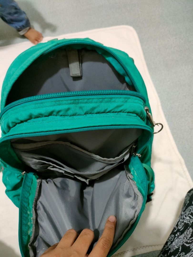The North Face borealis Teal Backpack with Multiple Compartments (Category: Backpacks) located in Caloocan City. Submitted by rjb21 (Listing ID 1445845643, Image 3). Description: - Teal backpack perfect for school or day trips. - Spacious main compartment for all your essentials. - Front pocket with built-in organizers for pens and small items. - Convenient side mesh pocket for water bottles or umbrellas. - All zippers are smooth and easy to use.