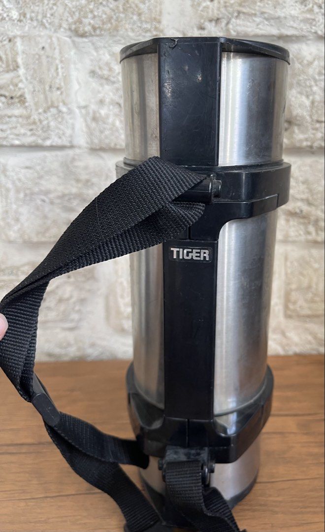 TIGER Thermos 13” (Category: Water Bottles & Tumblers) located in San Fernando. Submitted by japansurpluselyu (Listing ID 1445884147, Image 2). Description: .