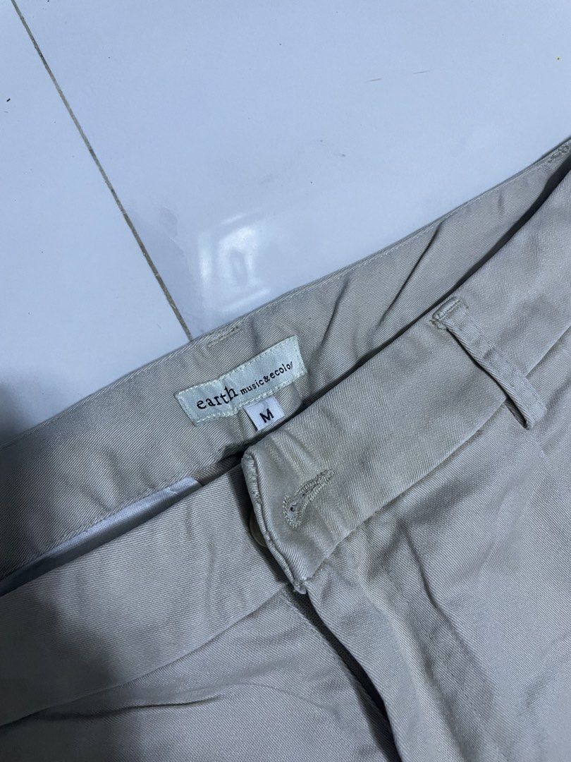 Trouser (Beige) (Category: Other Bottoms) located in Caloocan City. Submitted by cmjdlrs (Listing ID 1445815390, Image 3). Description: No major flaws Thick fabric No actual size but size shows M .
