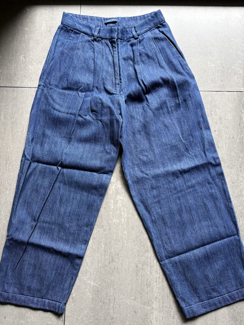 Unif0rm Brazil Trousers (Category: Jeans) located in Pasig City. Submitted by blt78 (Listing ID 1445865038, Image 2). Description: Size S Used once only Bought for 4,000 2 pairs available.