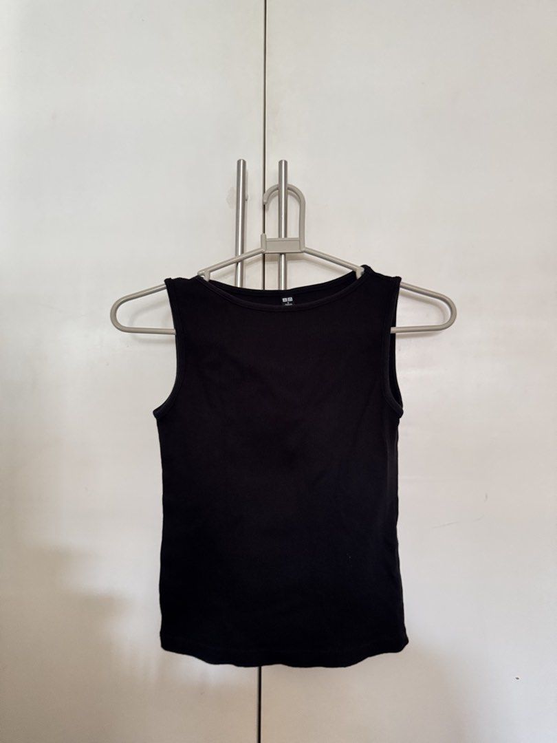 Uniqlo Sleeveless (Category: Sleeveless) located in Quezon City. Submitted by kfrys (Listing ID 1445847949, Image 1). Description: Size:Small Decluttering.