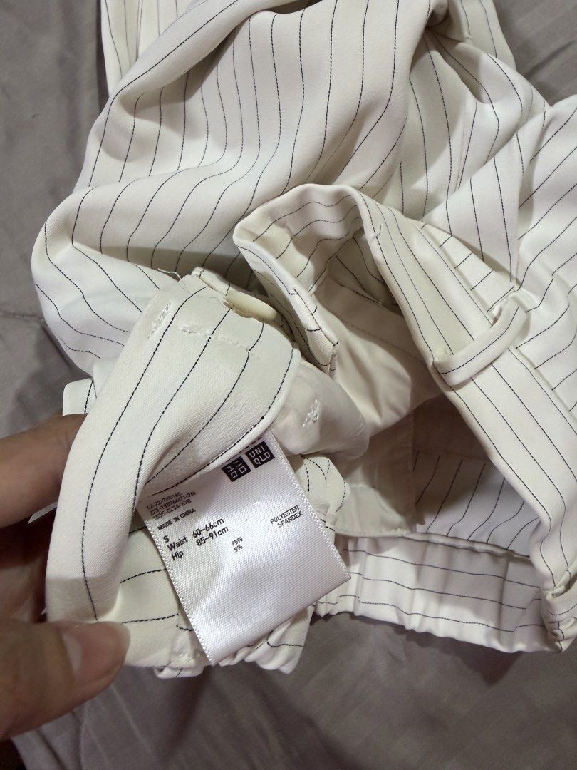 Uniqlo White Trousers S (Category: Other Bottoms) located in Las Pinas. Submitted by bloomwithjoyph (Listing ID 1445885636, Image 3). Description: Uniqlo White Trousers S With pinstripe Fits 26-28, 13 inches waist, 35 inches length With mini ballpen stain (unnoticeable) Rfs decluttering Las pinas J&T sf starts at 50 pesos .
