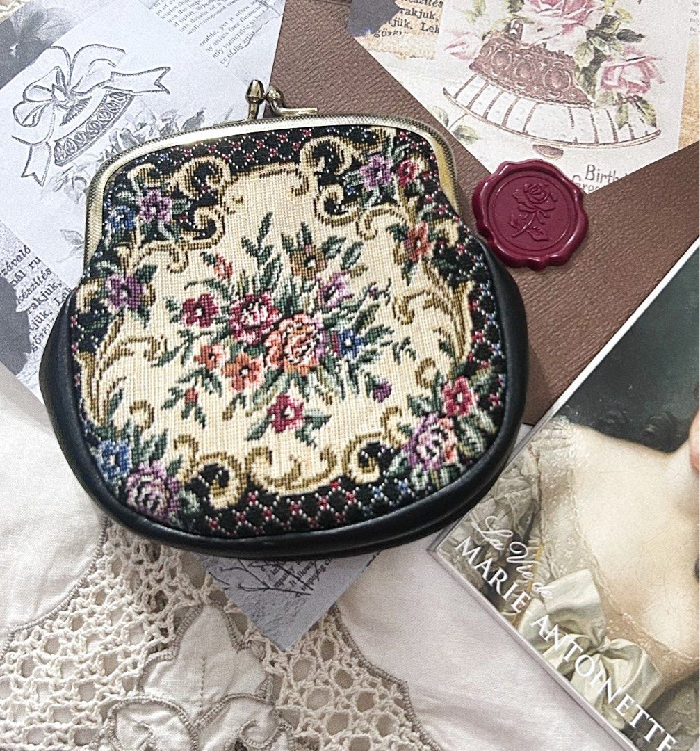 Vintage Tapestry Coin Purse/Pouch (Category: Purses & Pouches) located in Makati City. Submitted by cestparfaitvintagejewelries (Listing ID 1445909822, Image 2). Description: .