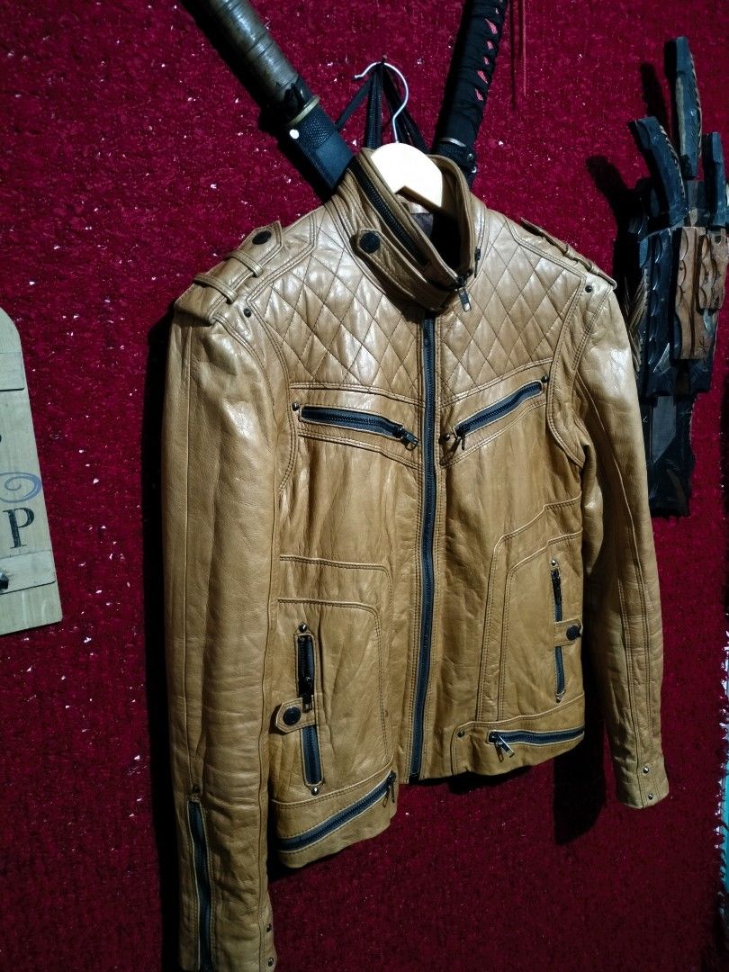 VOGUE CAFE RACER LEATHER JACKET FOR MEN'S (Category: Coats, Jackets and Outerwear) located in Baguio. Submitted by vertex_nga.pow (Listing ID 1445869213, Image 2). Description: VOGUE CAFE RACER LEATHER JACKET FOR MEN'S SNALL SIZE DIMENSION 23.5L BY 18 ARMPIT TO ARMPIT 17 INCHES SHOULDER TO SHOULDER 24 INCHES SLEEVE GENUINE LEATHER GOOD CONDITION BAGUIO LOCATION PLUS SF SA MALAYU JNT COURIER PASS COD UNLI VOUCH PRICE:PM DM PM DM IF INTERESTED ONLY