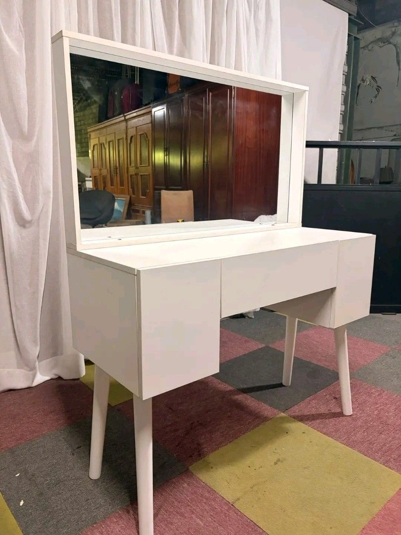 White Dressing Table with Mirror and Storage (Category: Tables & Sets) located in Manila. Submitted by eloizavill76462 (Listing ID 1445820357, Image 3). Description: Modern White Vanity Dresser Dresing Table with Mirror & Drawers 39L x 16W x 29H Table height inches Total height 59 inches In VERY good condition .
