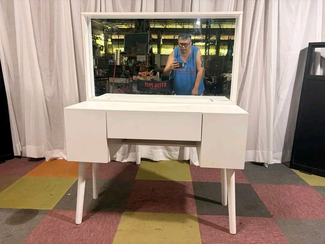 White Dressing Table with Mirror and Storage (Category: Tables & Sets) located in Manila. Submitted by eloizavill76462 (Listing ID 1445820357, Image 1). Description: Modern White Vanity Dresser Dresing Table with Mirror & Drawers 39L x 16W x 29H Table height inches Total height 59 inches In VERY good condition .