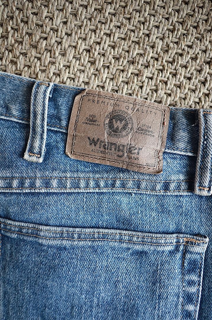 Wrangler Loose Fit Washed Blue Jeans (Category: Jeans) located in Pasig City. Submitted by mlclmchrs (Listing ID 1445967583, Image 2). Description: Sizing: 38 x 30 on tag (Loose Fit) Waist - 38-39 inches Length - 40 inches Thigh - 15 inches Rise - 13 inches Hem - 9 inches NO ISSUES.