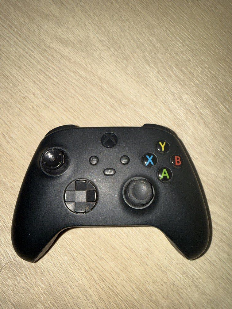 Xbox controller (Category: Controllers) located in Singapore. Submitted by mikhailamz (Listing ID 1445966132, Image 2). Description: $50 for all $20 for one controller .