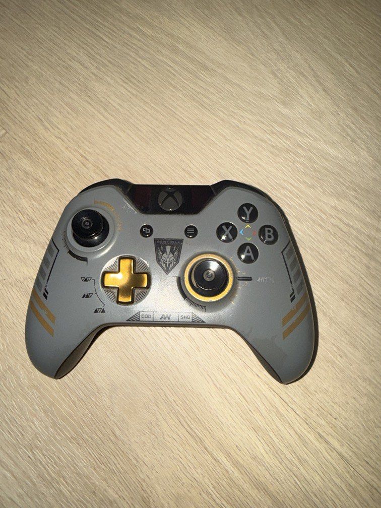 Xbox controller (Category: Controllers) located in Singapore. Submitted by mikhailamz (Listing ID 1445966132, Image 3). Description: $50 for all $20 for one controller .
