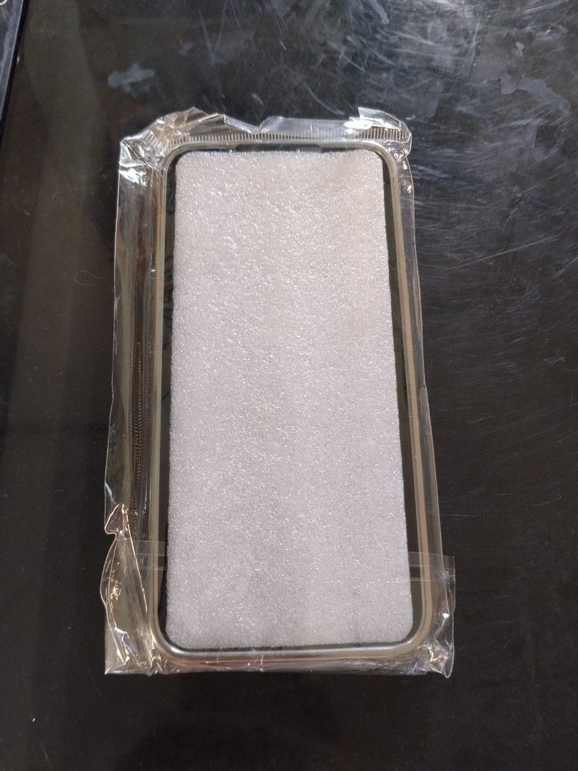 Xiaomi Redmi Note 15 Pro 5G Phone Case (Category: Cases & Sleeves) located in Quezon City. Submitted by shine_my_preloved (Listing ID 1445818939, Image 3). Description: Xiaomi Redmi Note 15 Pro 5G Phose Case Shockproof New Case never use Gold Reason to sale: Wrong item receive.